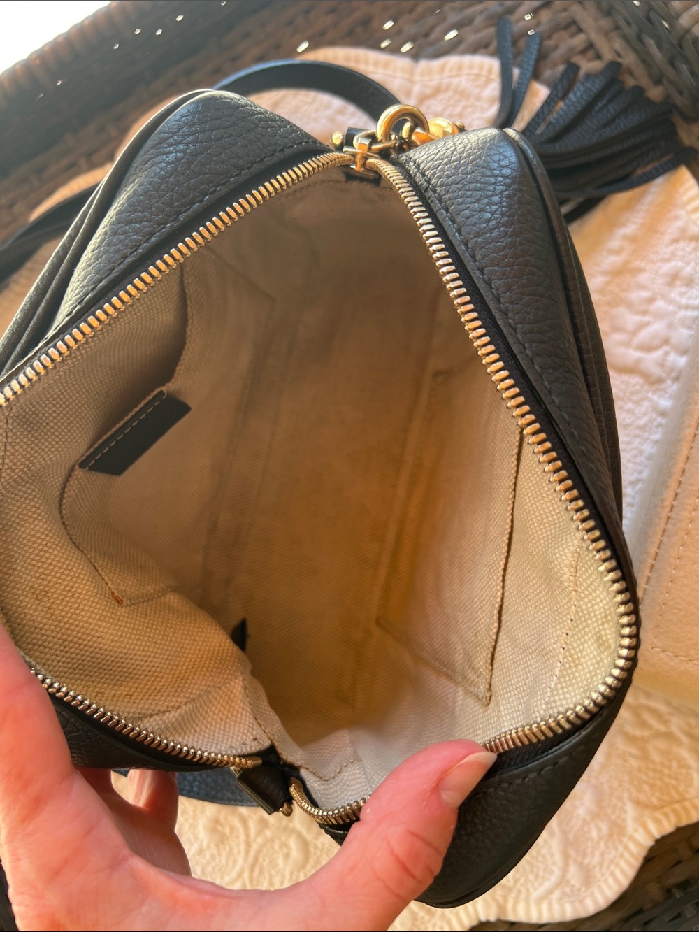 Gucci SoHo Disco Black pebbled Leather Crossbody w/ gold hardware & liner - Picture 11 of 15